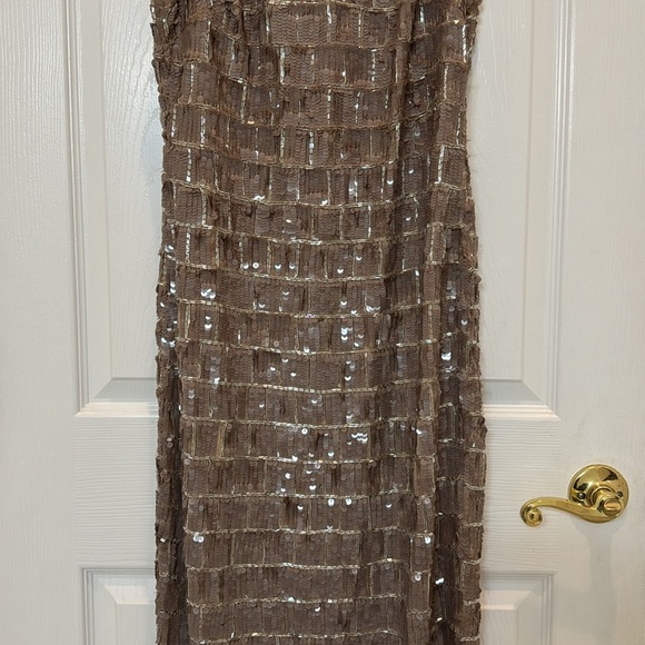 NWT Mac Duggal 10907 Sequined High Neck Sleeveless Column Gown in Taupe Size 12 - Picture 6 of 13